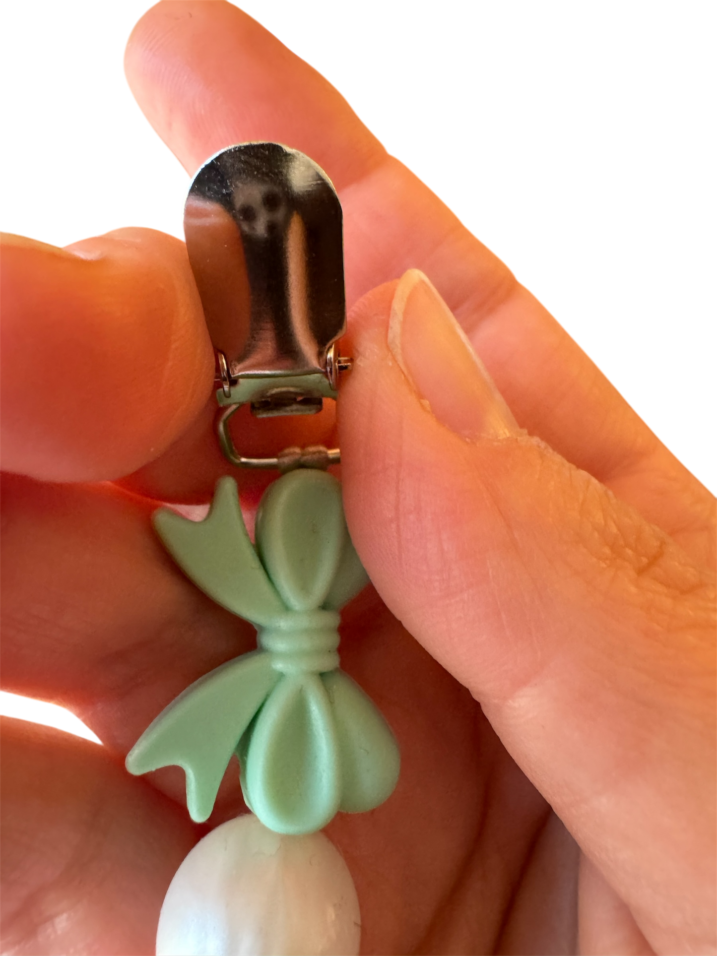 2041 CO SILICONE PACIFIER CLIP | LOVE BOW